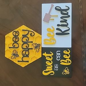 Set of 3 small Bee Wooden Signs